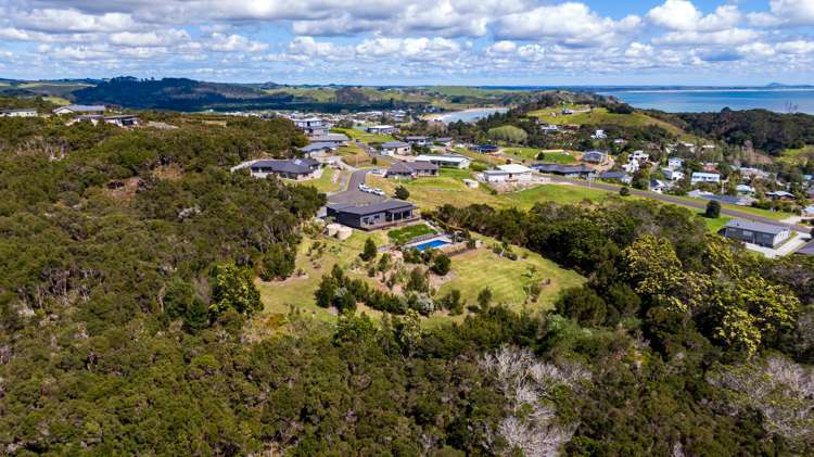 19 Sunrise Place Cable Bay_55