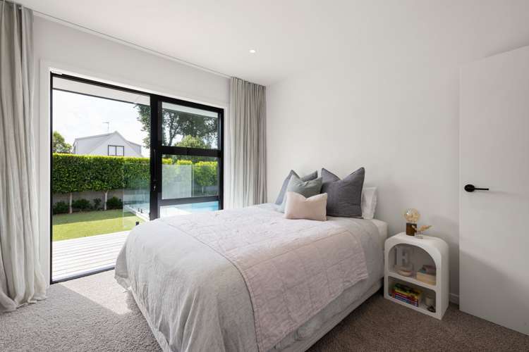 788 River Road Chartwell_7