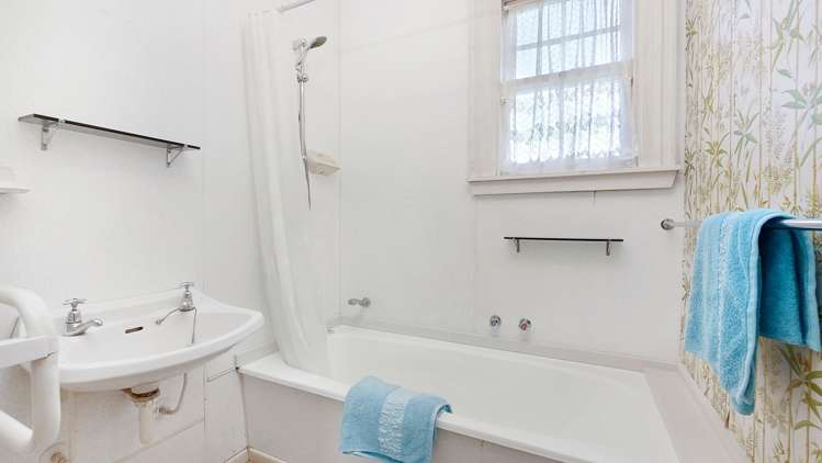 16 Railway Terrace Glentunnel_12