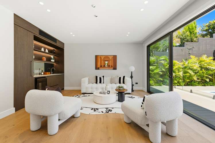 52 Beach Road Castor Bay_14