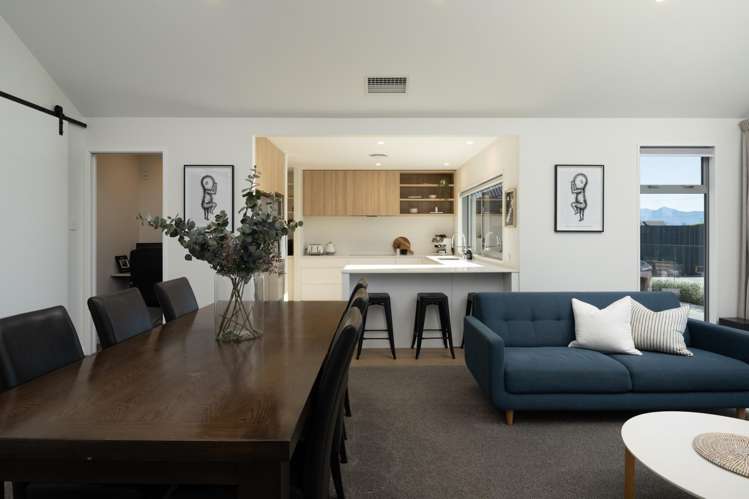 14 Waters Avenue Burleigh_11