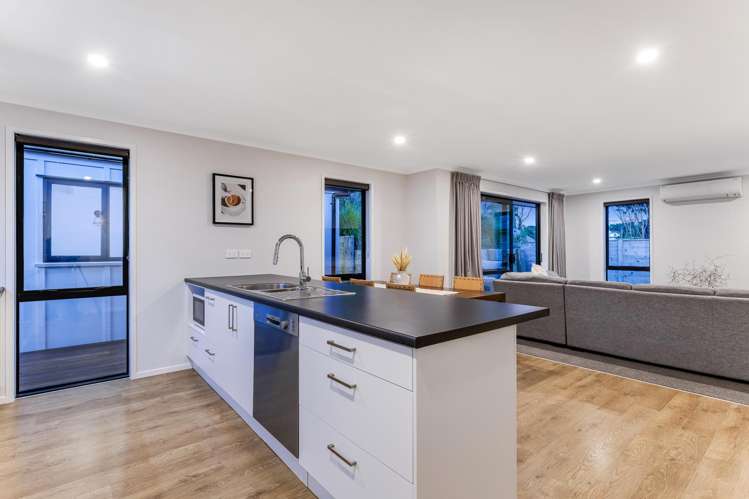 6 Martingale Drive Whitby_4