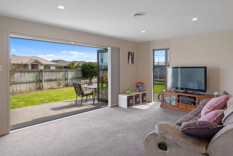 2 Flaxon Place Burwood_9