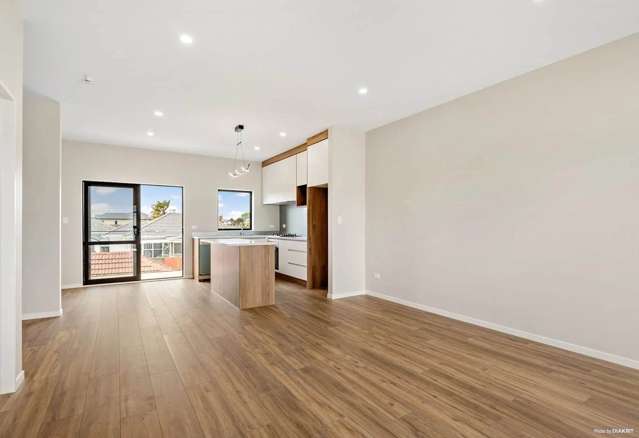 Modern, Convenient Living in the Heart of Papa...