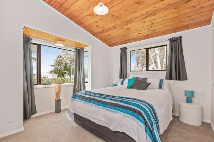 2 Bradbury Road Botany Downs_11