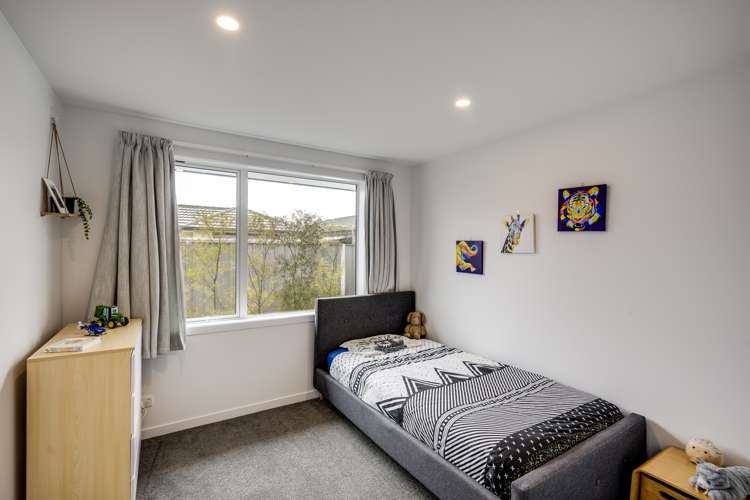 6 Meech Way Frimley_12