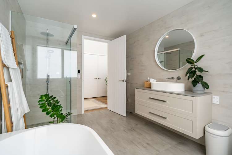 8 Ramarama Lane Crofton Downs_17