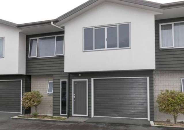 Fantastic Townhouse Living - Close to Hospital