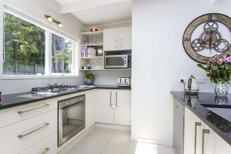 28 Derwent Crescent Titirangi_5