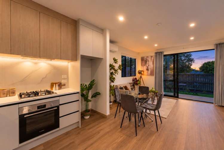 92 Gloria Avenue_1