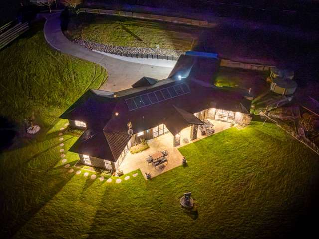 Luxury lifestyle & Views!