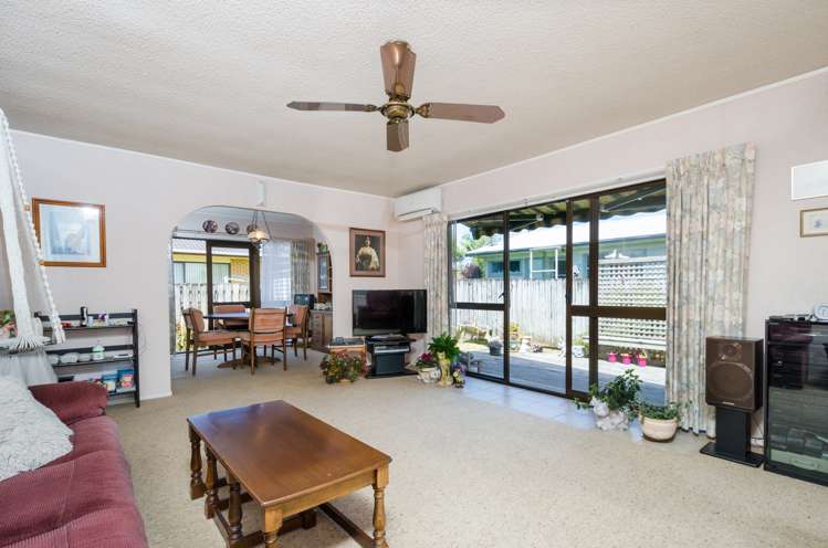 2/34 Flanshaw Road Te Atatu South_3