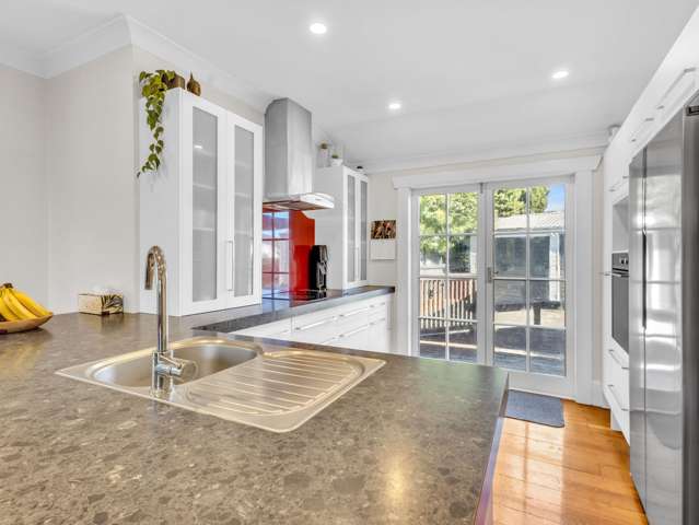 1106 Caroline Road Mayfair_3