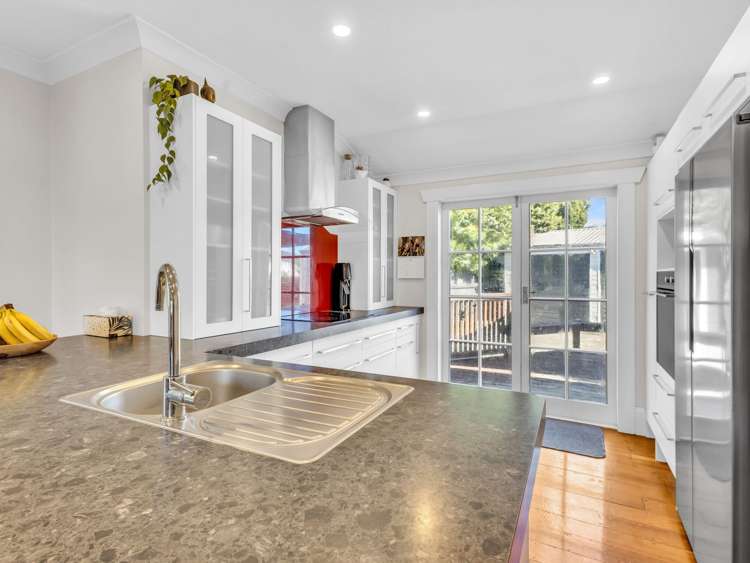 1106 Caroline Road Mayfair_2