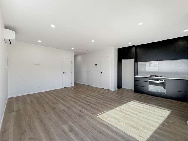 Brand New Home in Sought-After Point Chevalier!