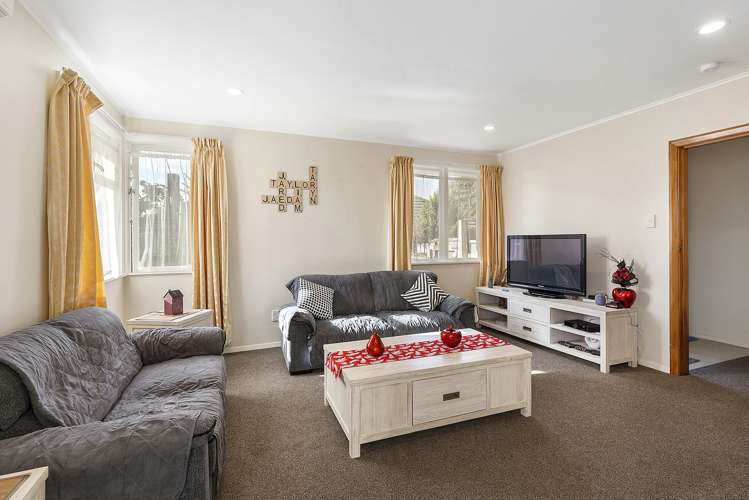 57 Leicester Street Cannons Creek_8