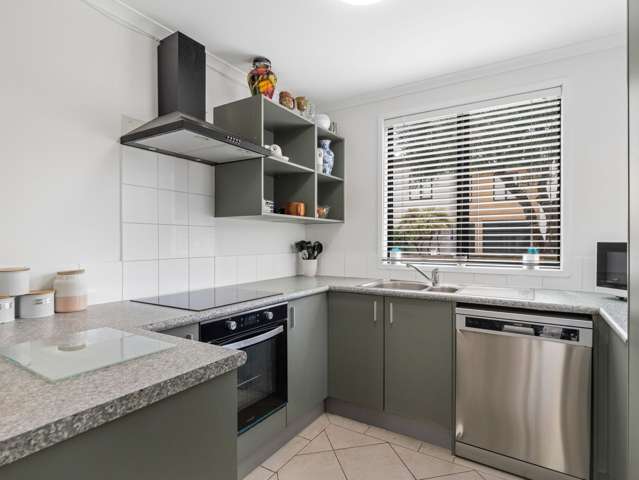 6 Barnea Circle Glen Eden_3