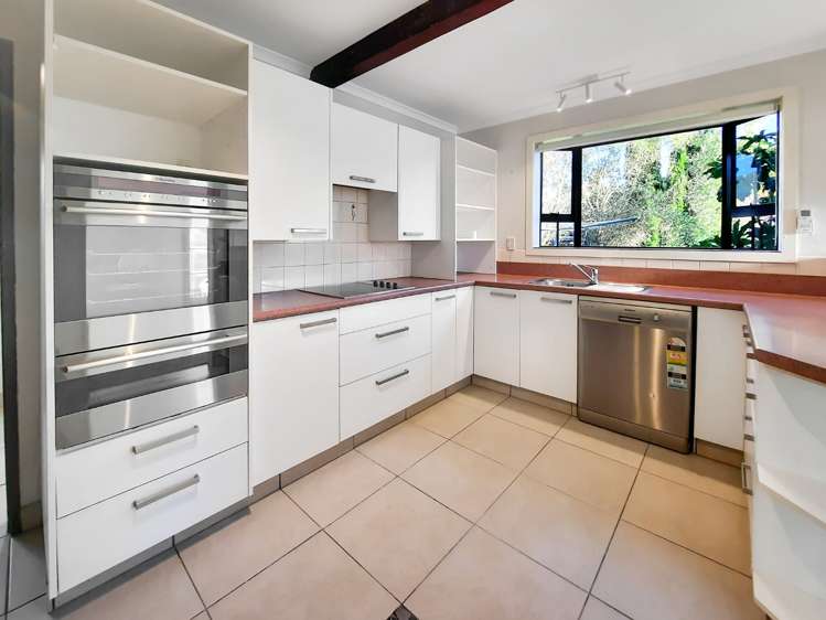 405 Avonhead Road 1392_3