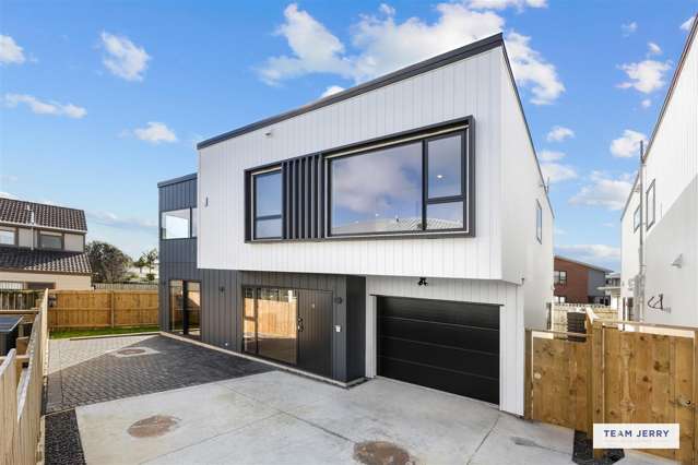 Macleans - Ultimate Privacy with 2 Lounges