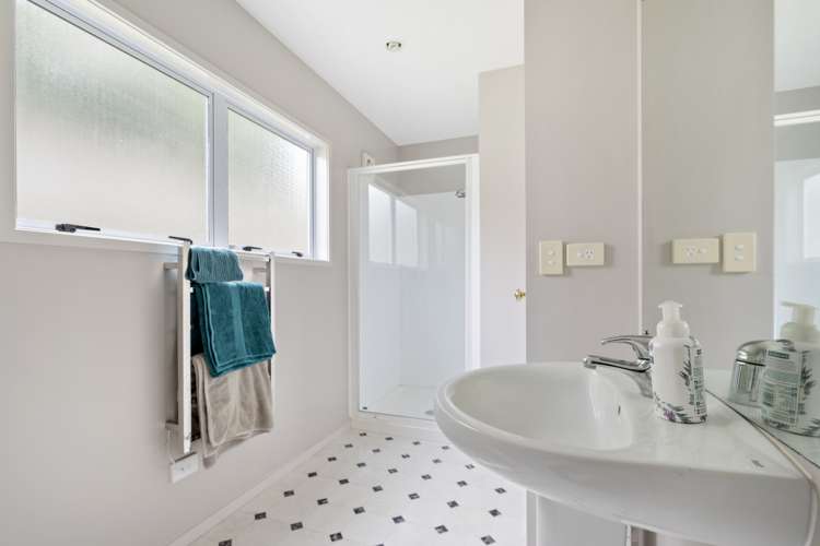 28 Rakau Views Orewa_16