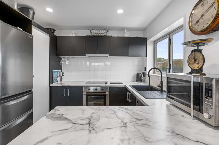 8/208A Lake Terrace_2