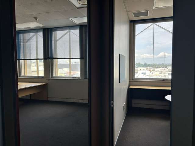 586 Victoria Street Hamilton Central_1