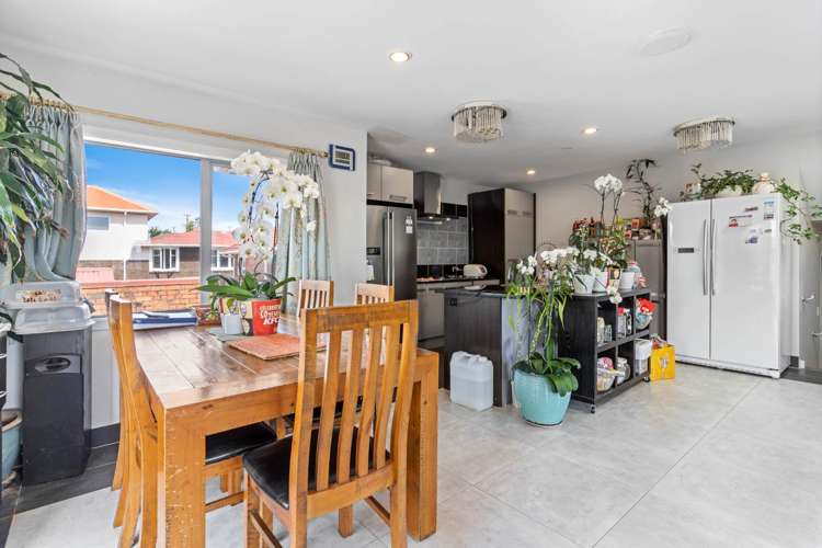 17 Vodanovich Road Te Atatu South_31