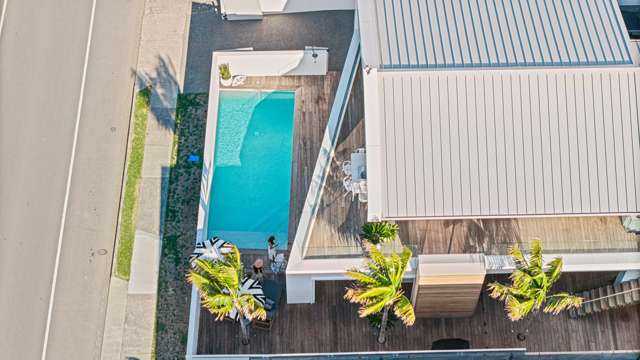 Beachfront 4 Bed 4 Bath, near new with pool