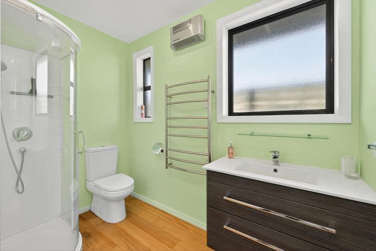 84 Greenhaven Drive Burwood_11