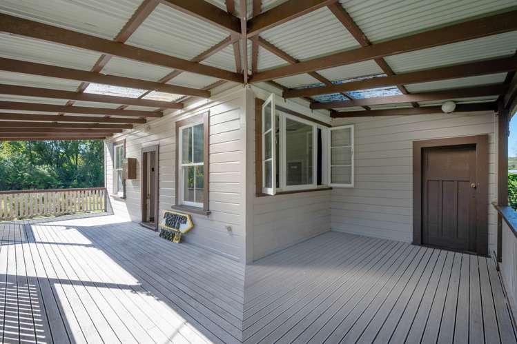 27 Tongaporutu Road Ohura_15