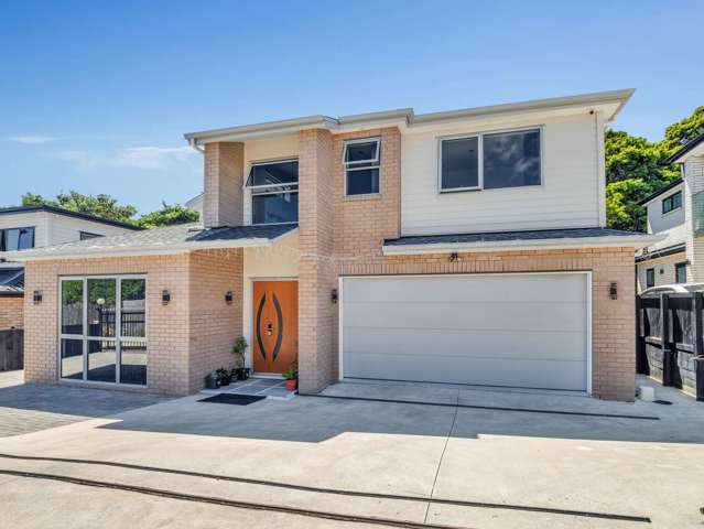 Modern Elegance & Prime Location In Totara Park!