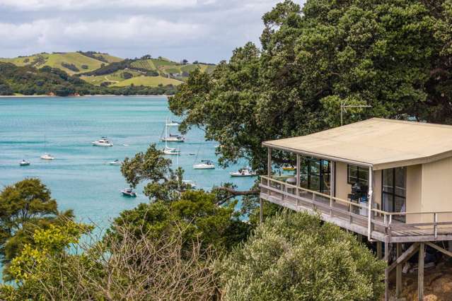 Kiwi batch with 2 Waterfrontages!