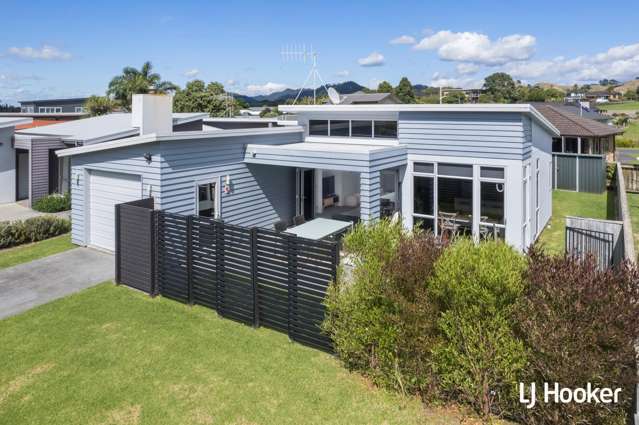 Delightful Bach at Waihi Beach