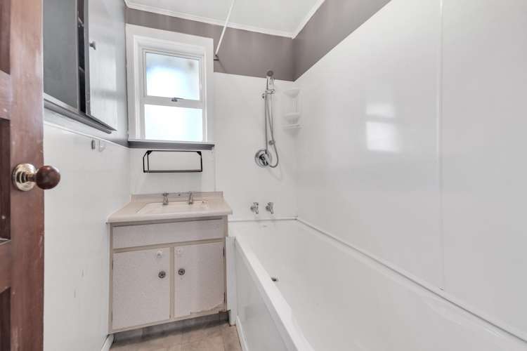 3 Robbins Crescent Hawera_13