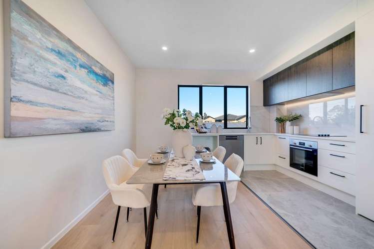 7/32 Tiraumea Drive 10694_2