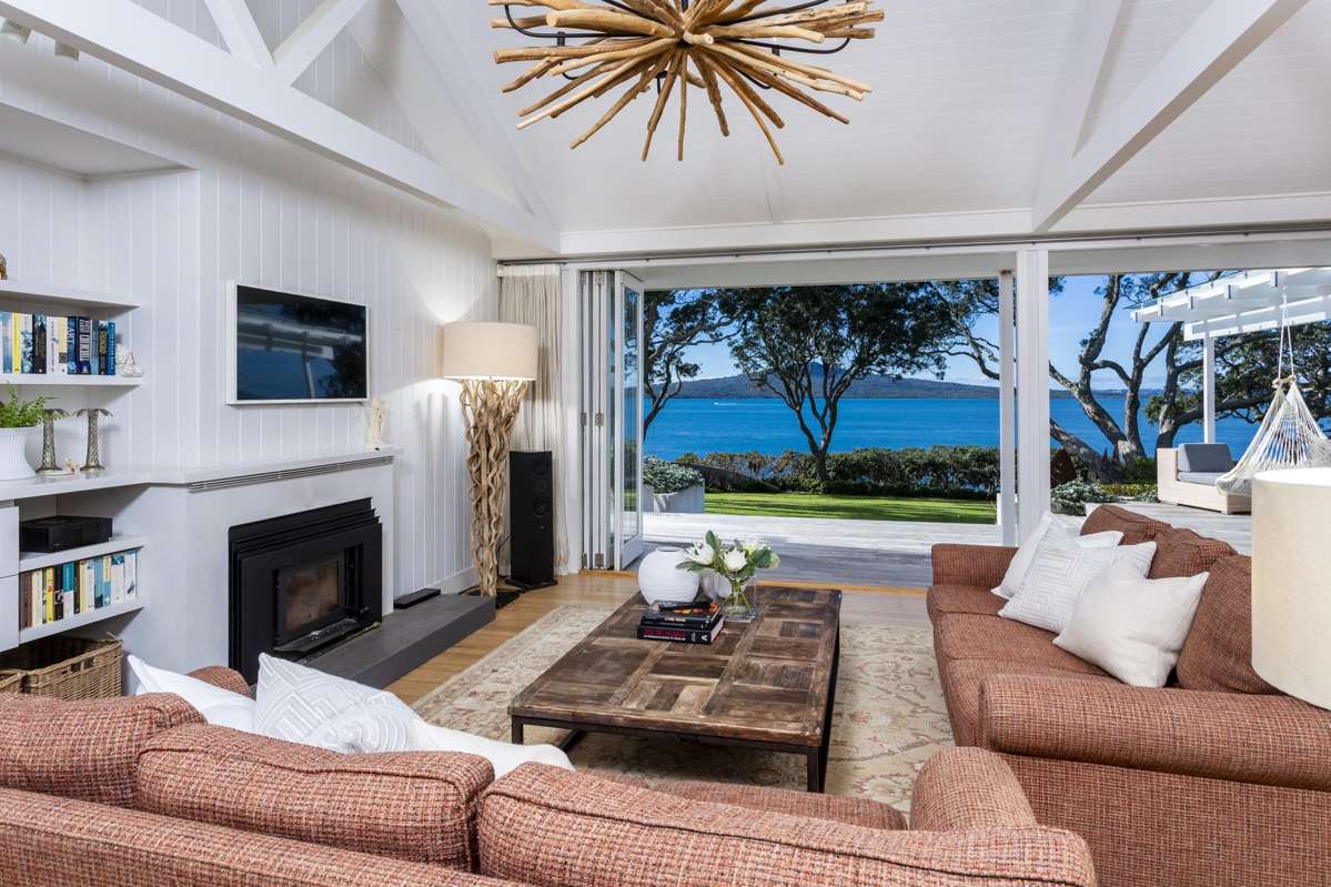 24 Hamana Street, Narrow Neck_1