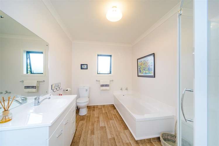 12 Barnett Drive Marton_24