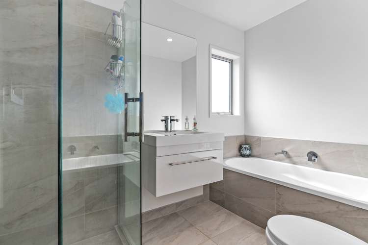 2/12 Faber Place Rototuna North_13