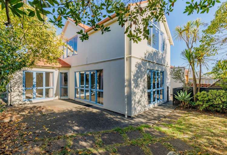 83 Old Lake Road Narrow Neck_2