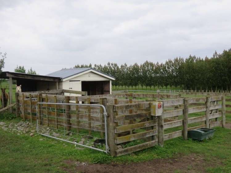 99 Spur Road West Feilding_18