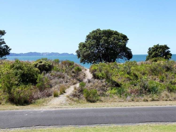 9 Marine Parade Cooks Beach_32