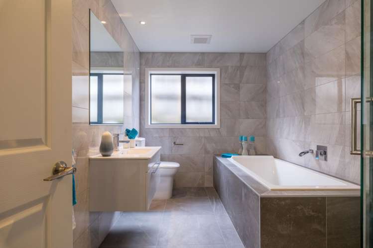 9 Netherlands Avenue Kelston_5