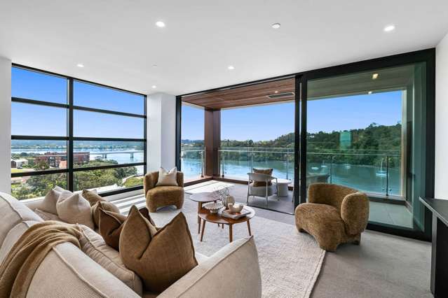 Breath-taking waterfront apartment