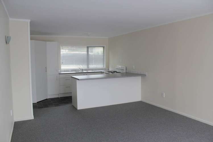 2B Robin Hood Place Onerahi_2