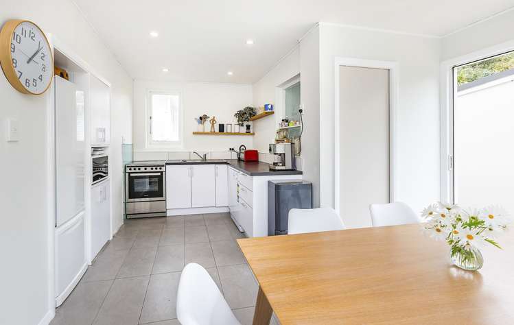 8 Trent Street Island Bay_13