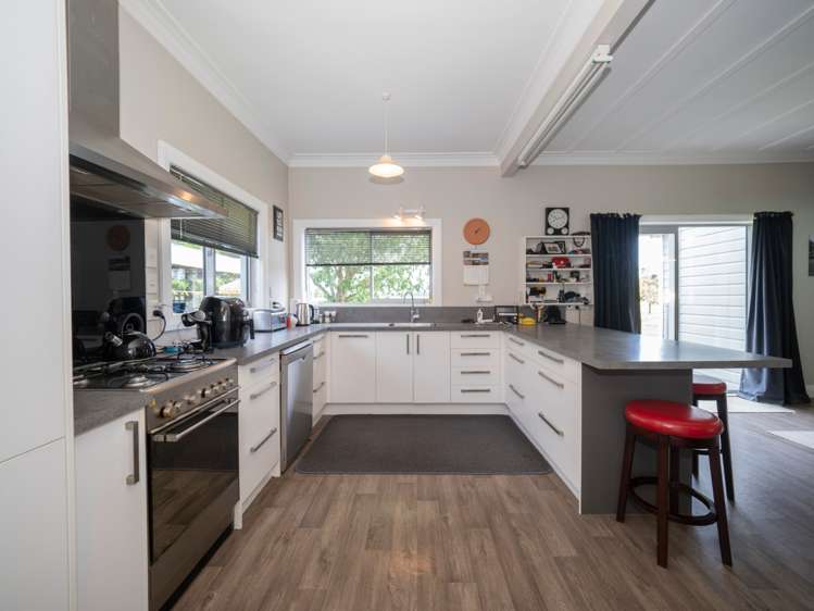 2532 Lake Ferry Road Pirinoa_5