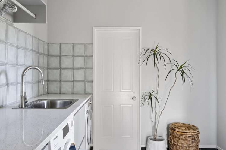 49B Cowley Drive Leamington_13
