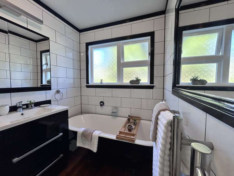 23 Larsen Crescent Tawa_11