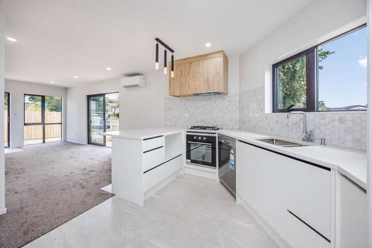 1/21 Caringbah Drive Papatoetoe_5