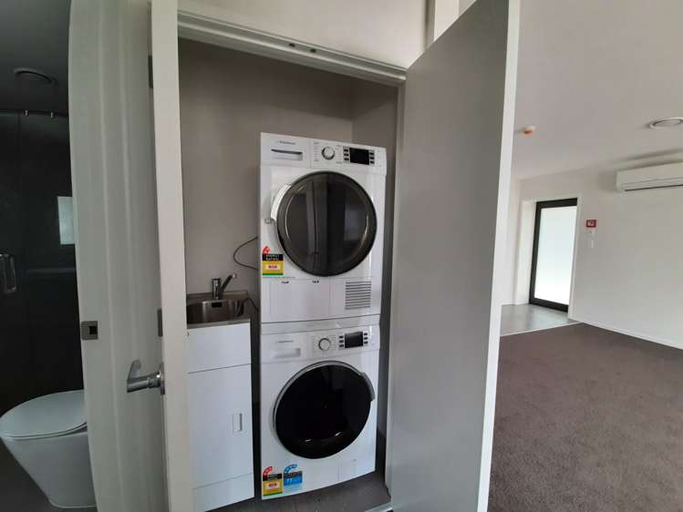 2f/4045 Great North Road Glen Eden_7